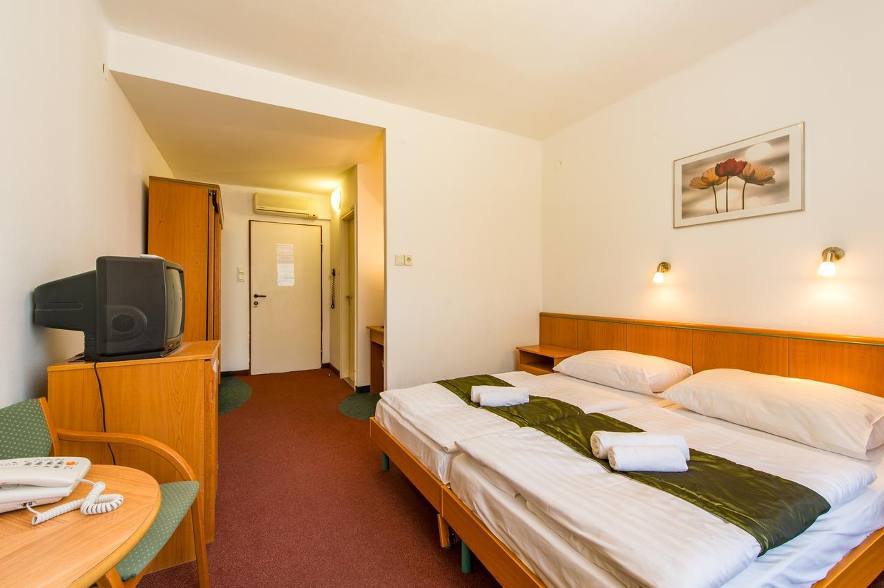 Hotel Griff ブダペスト エクステリア 写真