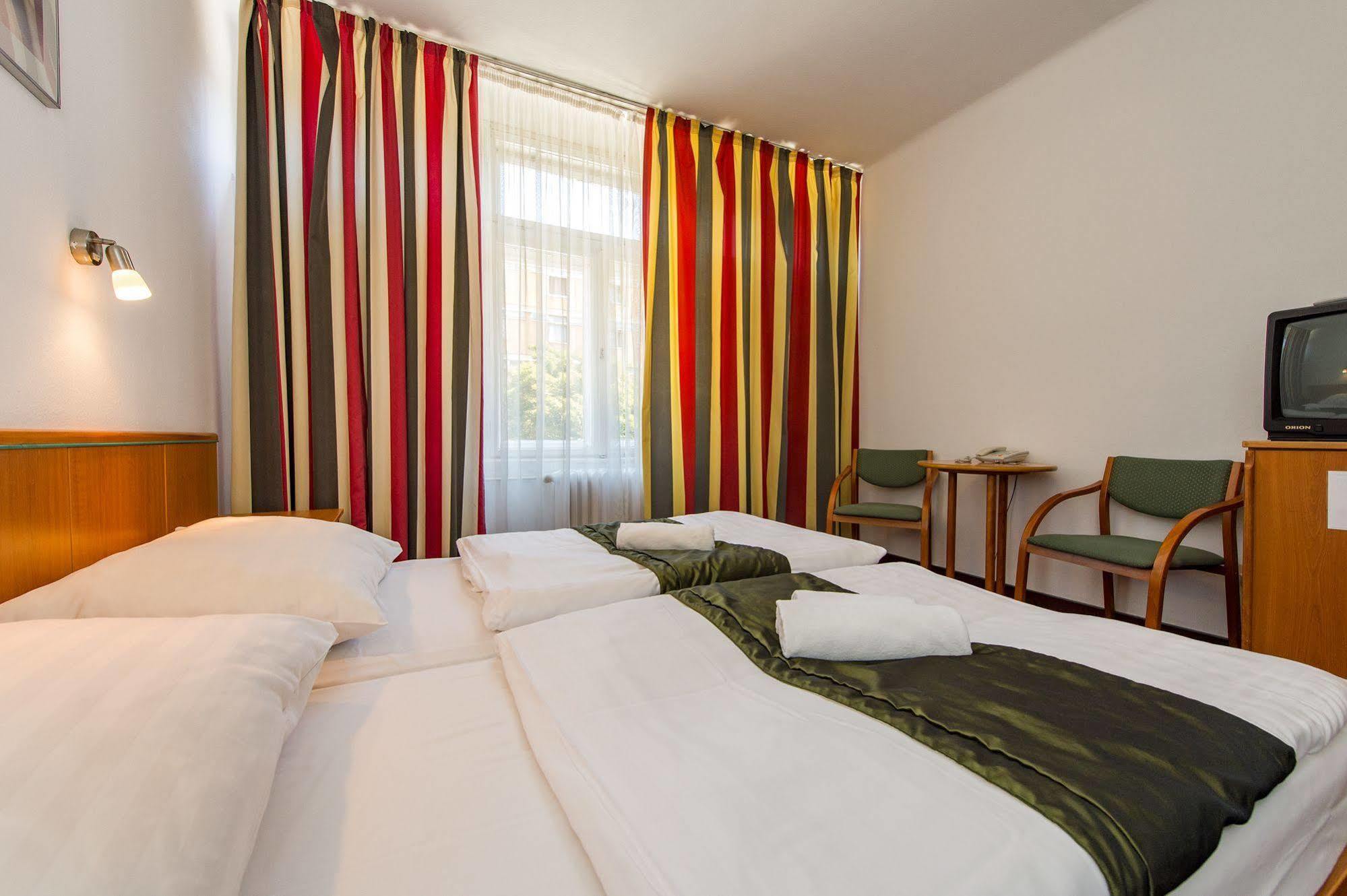Hotel Griff ブダペスト エクステリア 写真